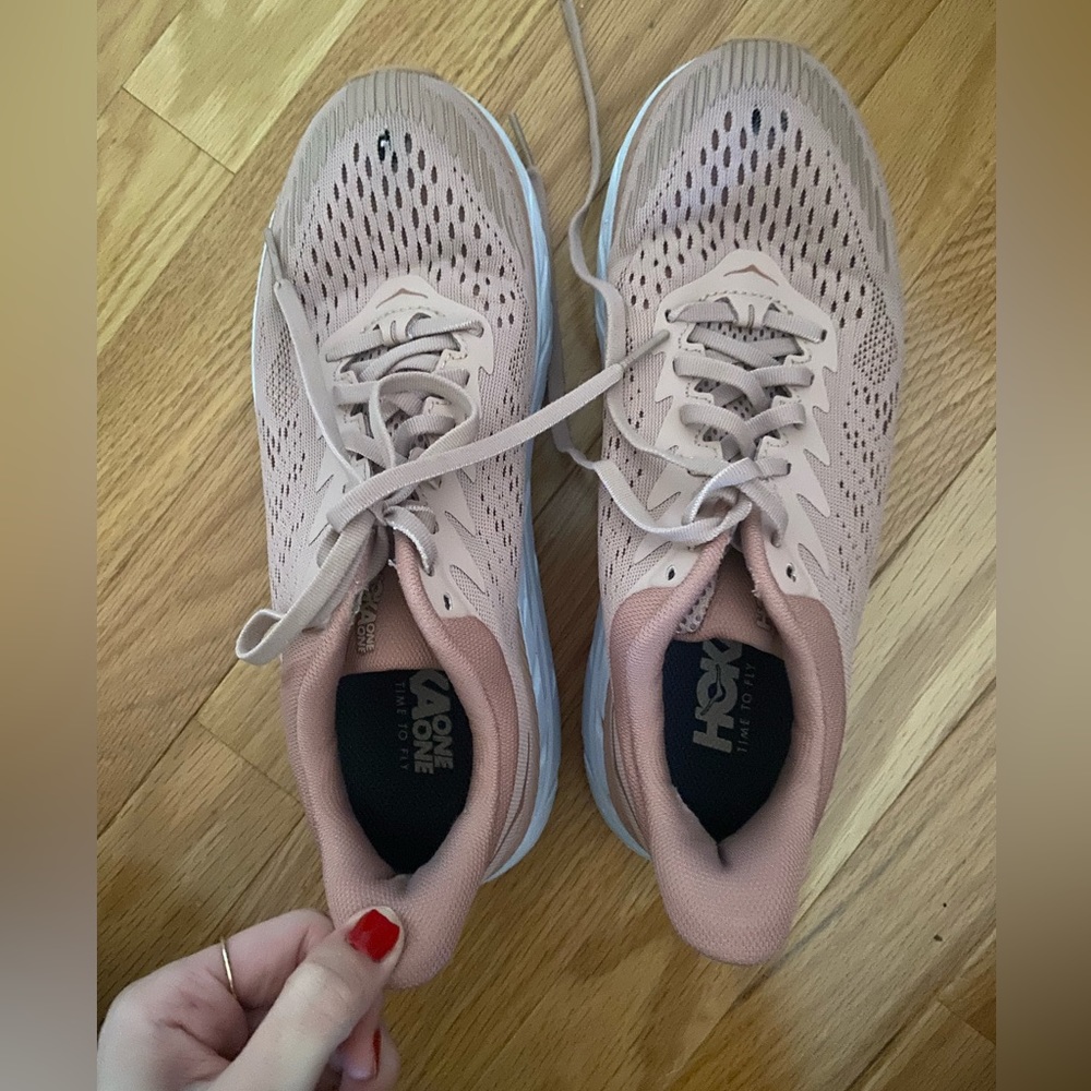 Rose hoka